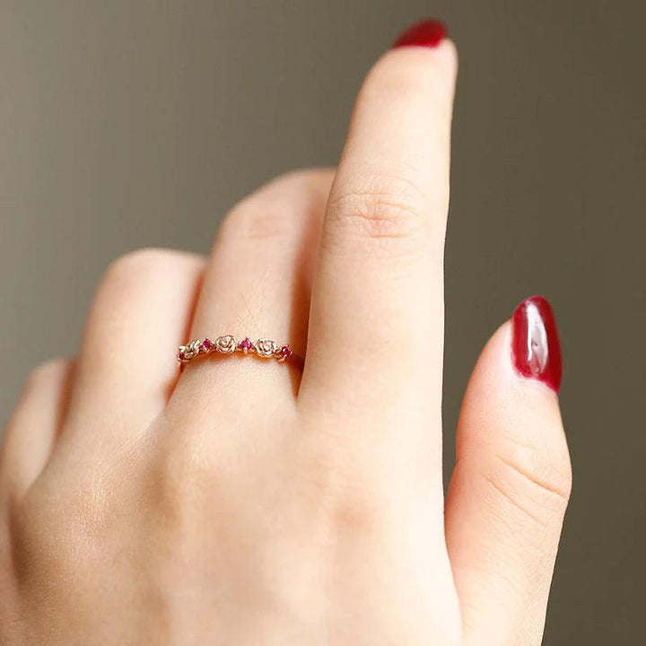 Exquisite 9K Rose Gold Ring, Adorned With Rubies And Roses