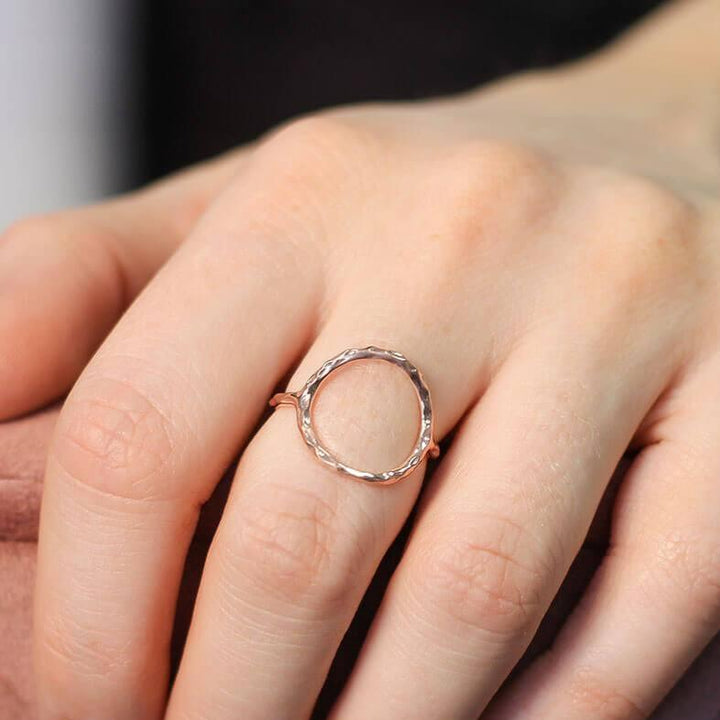 Enchanting Minimalistic Geometric Ring