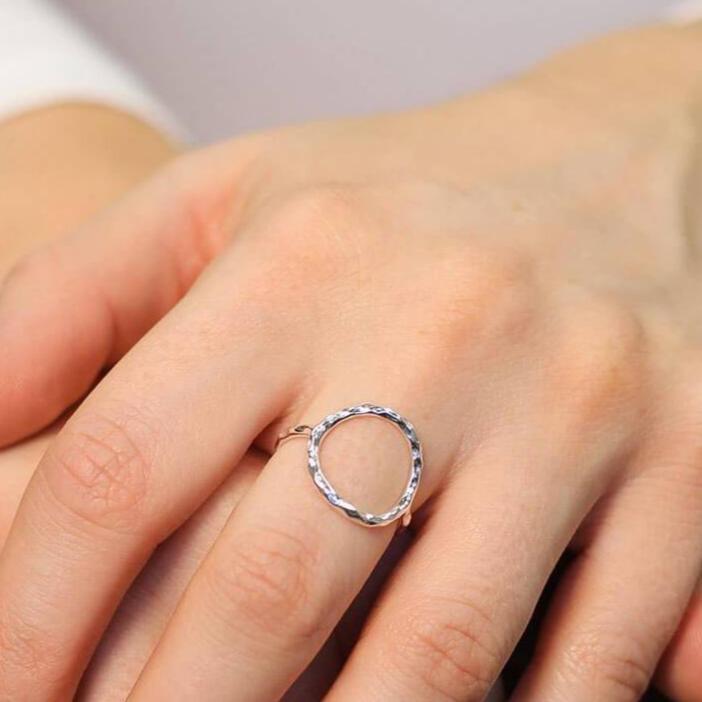 Enchanting Minimalistic Geometric Ring