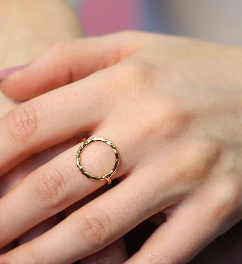 Enchanting Minimalistic Geometric Ring