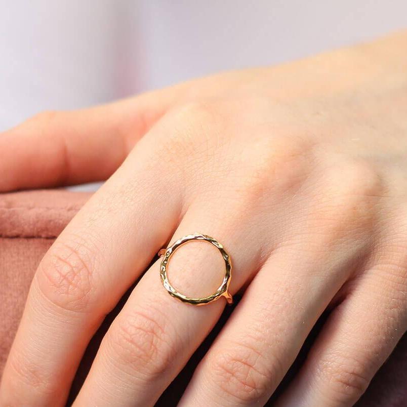 Enchanting Minimalistic Geometric Ring